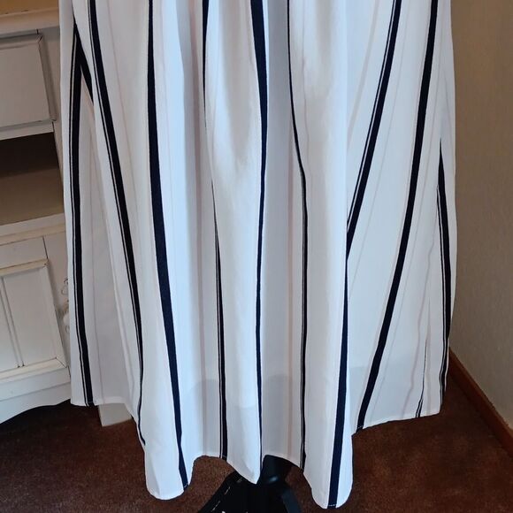 Soraro Striped Sunny Dress - Picture 10 of 11